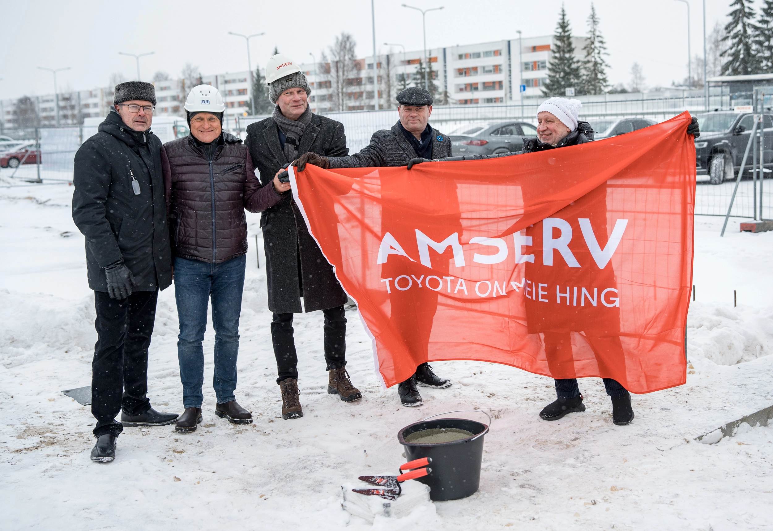 Amserv Pärnu uue esinduse nurgakivi paigaldamine.