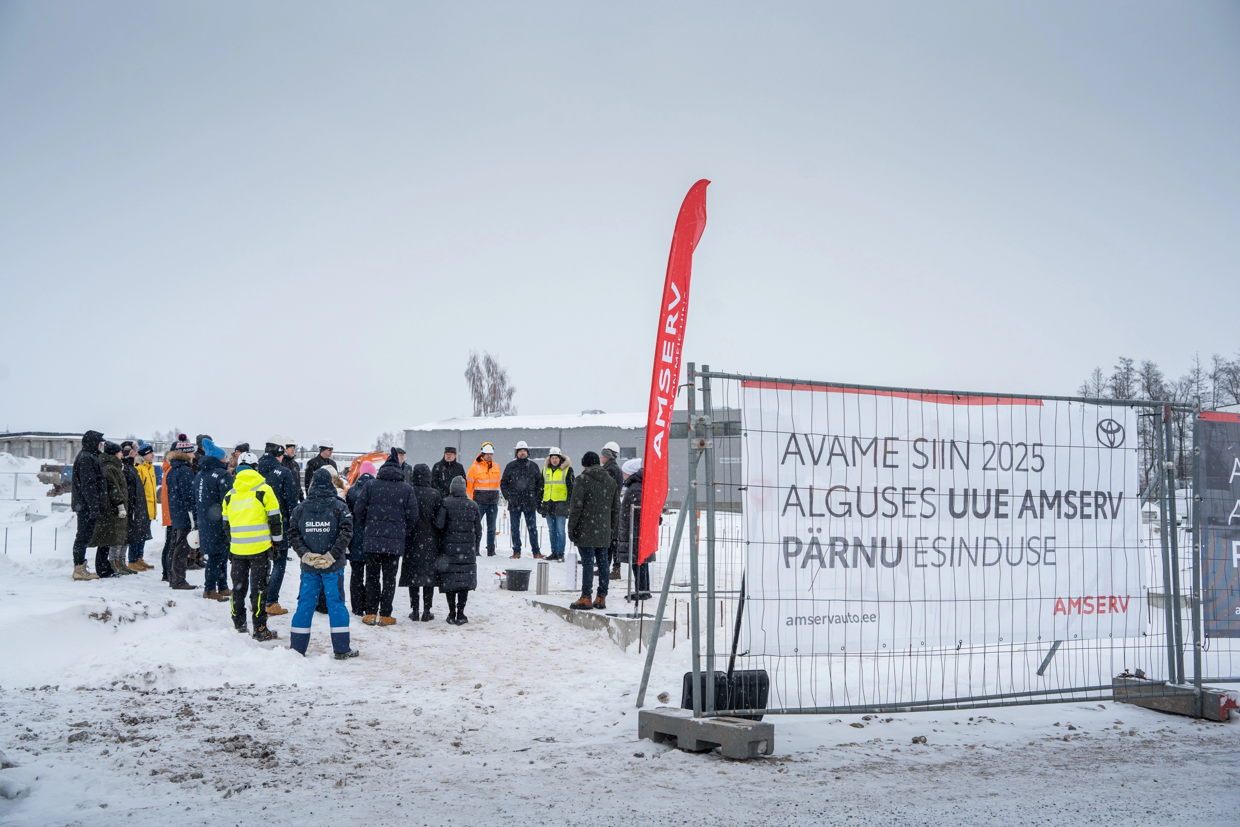 Amserv Pärnu uue esinduse nurgakivi paigaldamine.